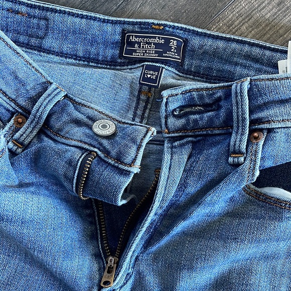 Abercrombie EUC 26 2 short high wasted jeans - Picture 3 of 4